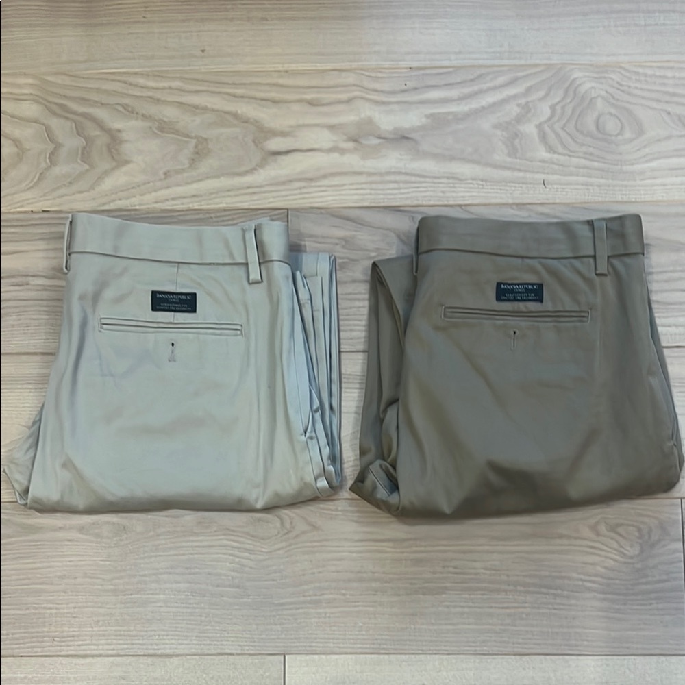 TWO Banana Republic Men's Pants - Beige and Khaki. Mason Athletic Fit Size 33x32